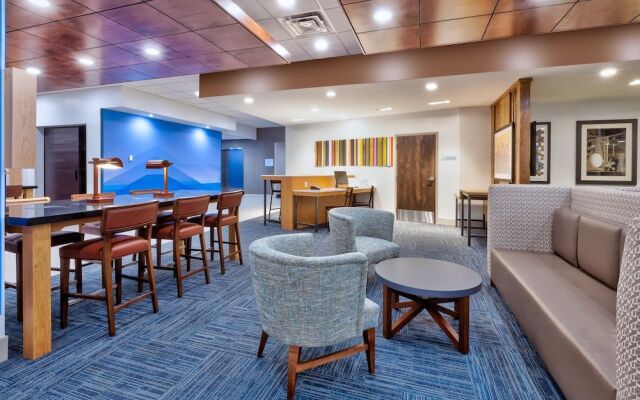 Holiday Inn Express & Suites Milan – Sandusky Area