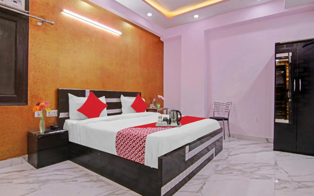 OYO Flagship 70281 Hotel Rishabh Inn