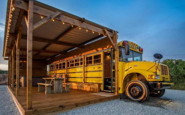American School Bus - 1 Bedroom  - Blossom Farm - Tiers Cross