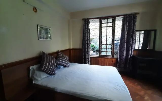 Ronglyang Lotus Villa Homestay (Near MG Road)