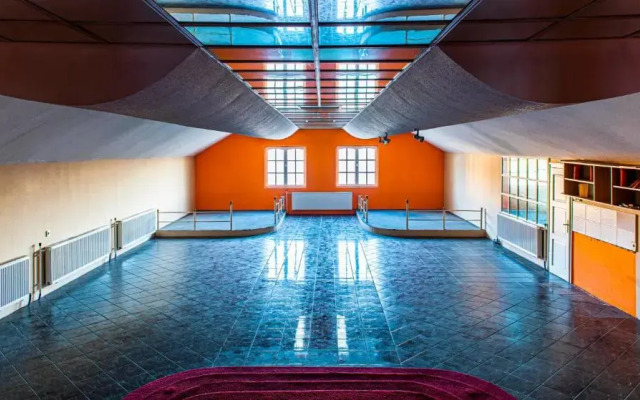 KOMPLEX -Rendezvénytermek-Panzió-Apartman-Irodák-