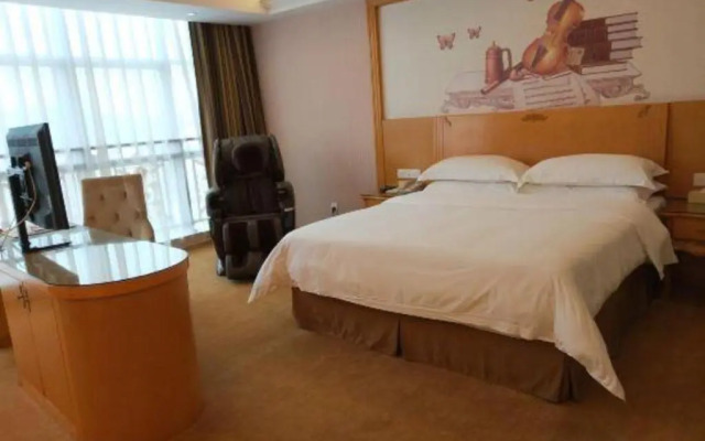 Vienna Hotel Dongguan Song Flower Lake