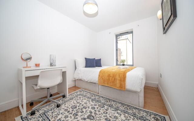 Mews House Next to Brighton Beach