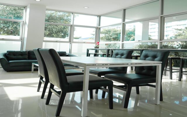 RQ Bangkok Sukhumvit 50 by Collection O