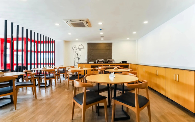 OYO Townhouse 311 Ekana Stadium