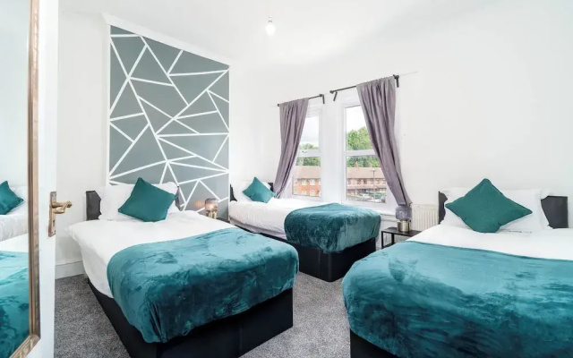 2 Bed House/families/contractors/free Parking