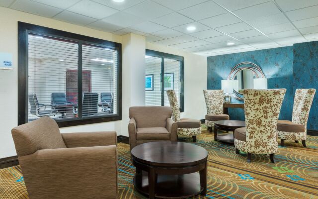 Holiday Inn Express Hotel & Suites Bentonville by IHG