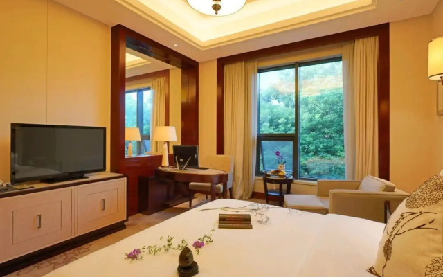 Southeast Huadu Hot Spring Hotel