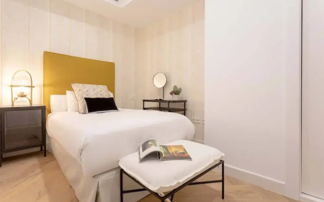 Exclusive Apartment in City Center. Capiteles