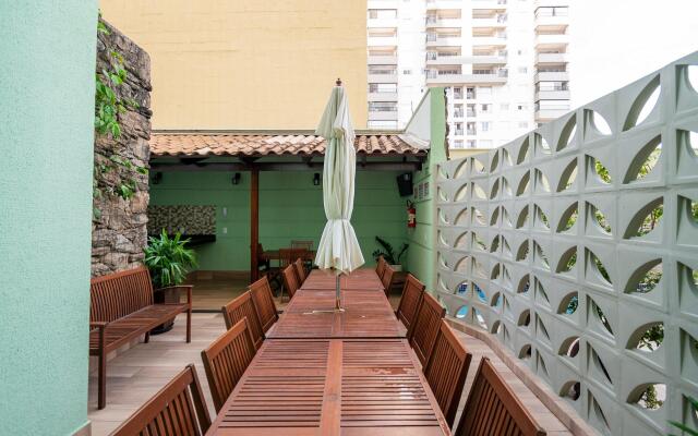 PDE - Aptos em prédio com piscina, perto do Hospital das Clínicas