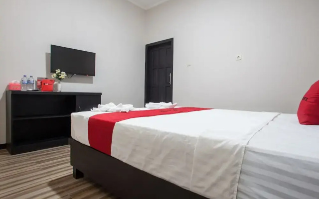 RedDoorz Plus near Banyuwangi Airport