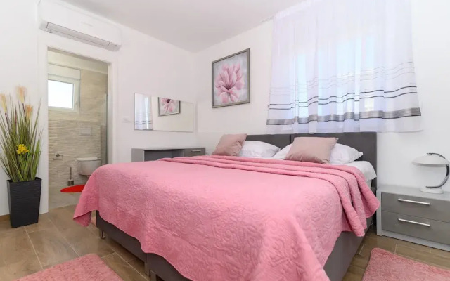 Luxury 90 m2 Apt.w.balcony & Spectacular sea View