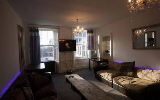 Edinburgh Princes Street Top Floor Apt