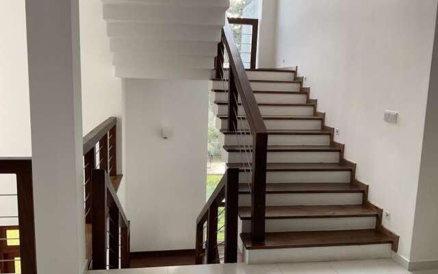 Spacious Stand-alone 2-bed Villa in Galle