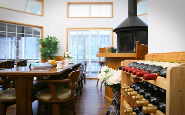 Spring Summer Fall Winter Pension