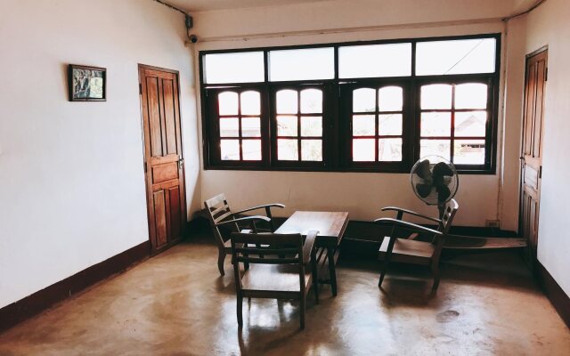 Thakhek Travel Lodge