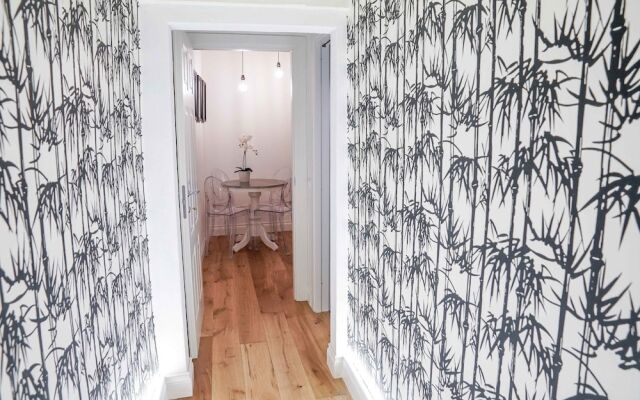 Art Apartment Black & White