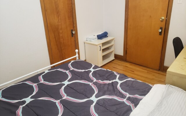 Apartment near Metro Monk Station