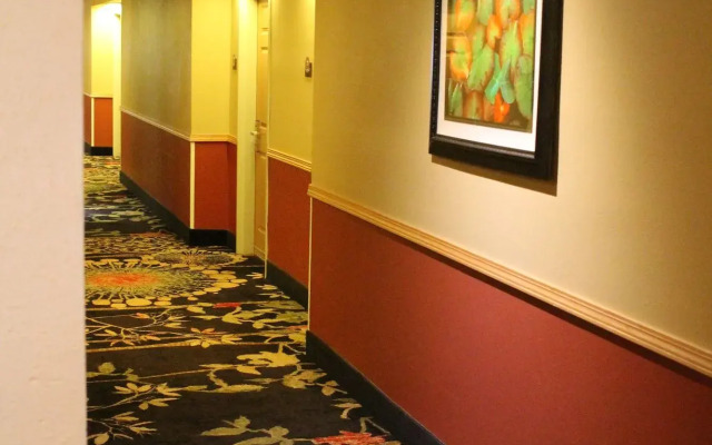 Best Western Plus Des Moines West Inn & Suites