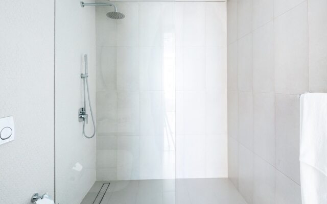 Mesmerizing Upscale 1BR Apartment in Soho Palm Jumeirah