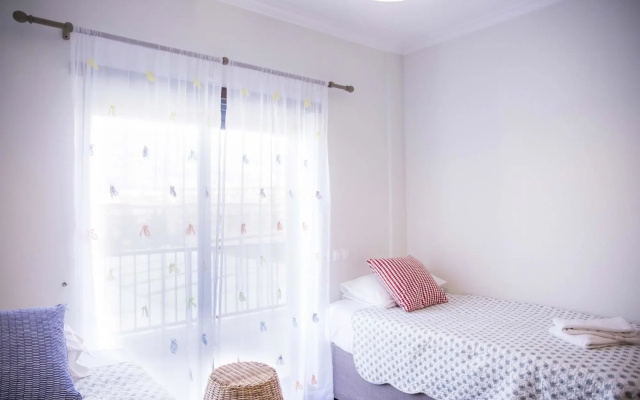 B04 - Luxury 2 Bed with Top Terrace Pool