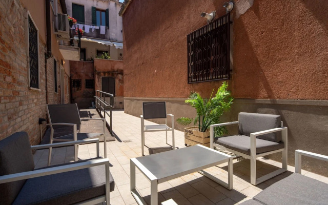 Design Palace Apartments