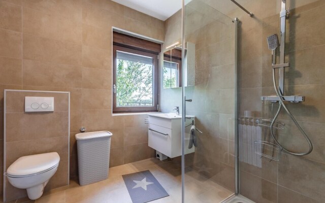 Awesome Home in Premantura With Wifi and 5 Bedrooms