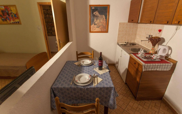 Guest House Floreus Cres