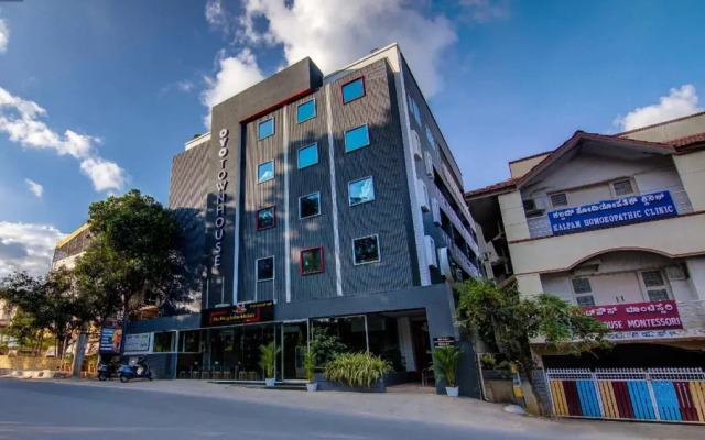 OYO Townhouse 047 Kanakpura Road