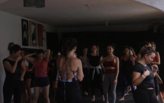 Hostel House 84