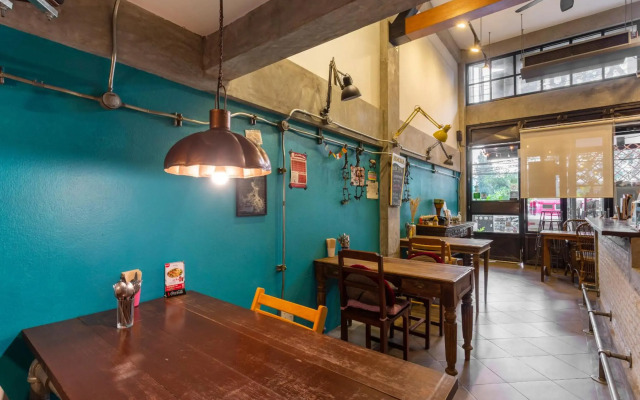 Box Hostel N Cafe
