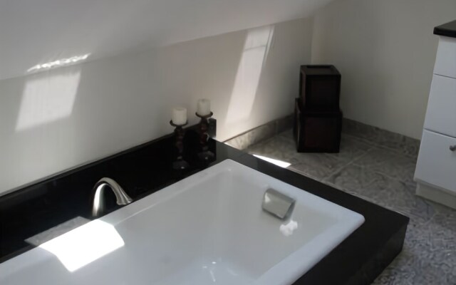 Edgewater Estate - Five Bedroom Home