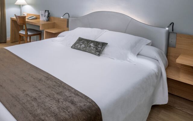 Monica Hotel