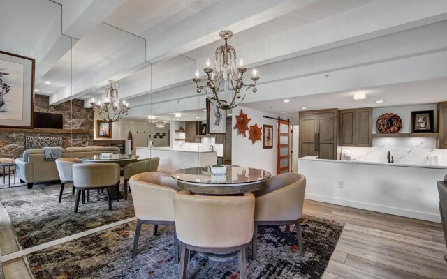 2 BR Next to Eagle River in the Heart of Vail by RedAwning - Save 20% on 7+ Nights!