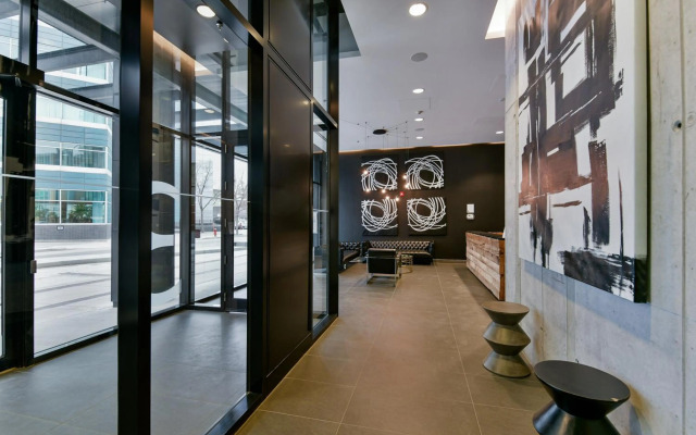 Luxury skyline condo in downtown FREE 24/7 parking