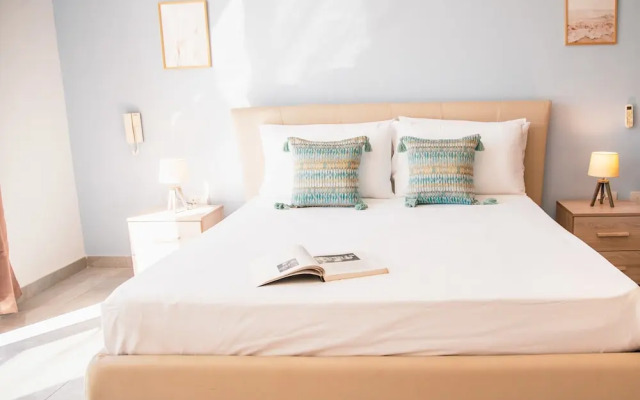 Seafront Penthouse With Unobstructed Sea Views