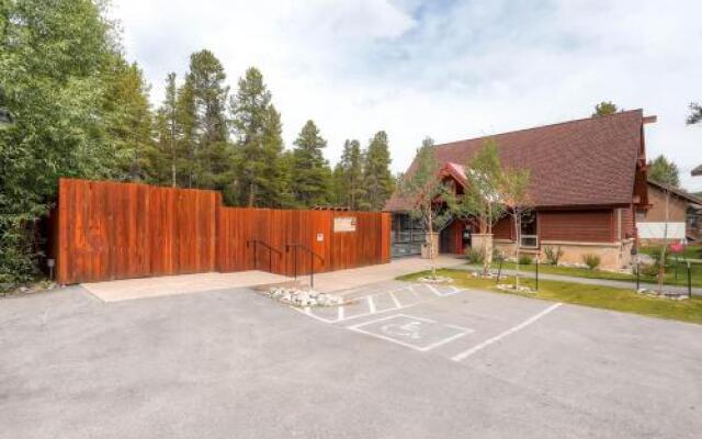 Cedars 18 - Ski-In/Ski-Out Apartment