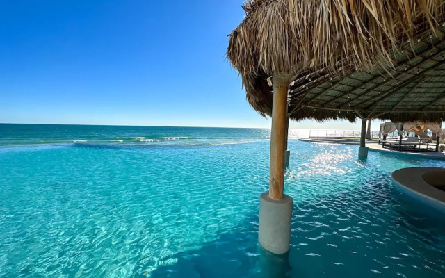 Paradise Found Luxe 2BR Condo in Iconic Location