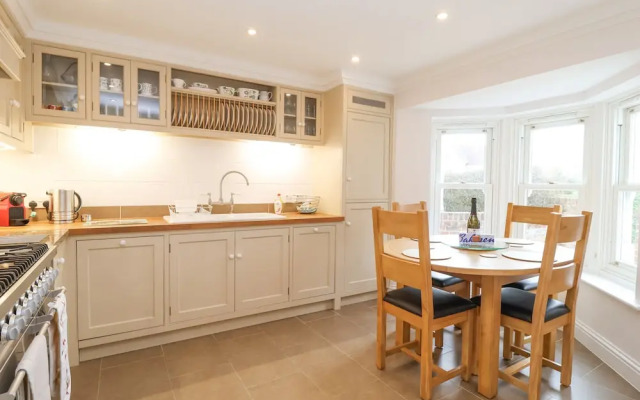 9 Church Farm Rise