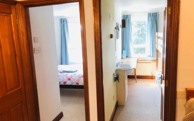 Cosy house, 3 bedrooms, private parking, wifi, patio