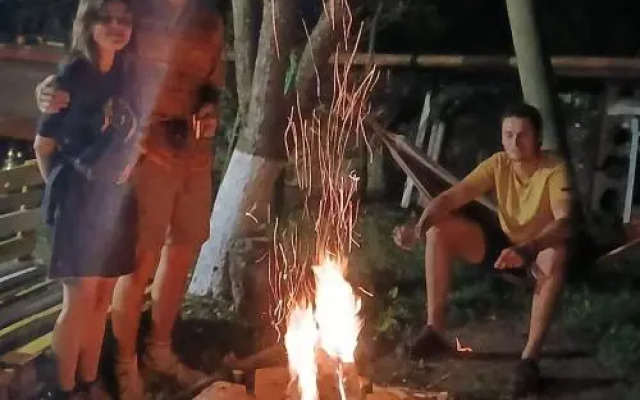 Rossi Rest House By The River