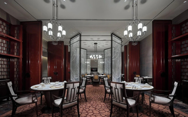 HUALUXE Nanjing Yangtze River by IHG