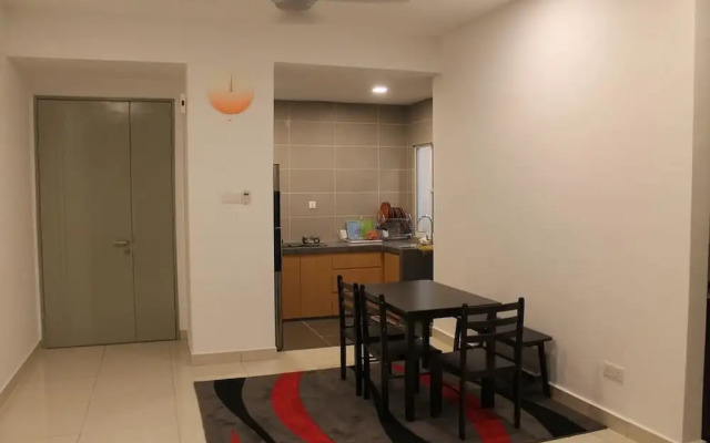 Cozy Crib at 7 Tree Seven Residence