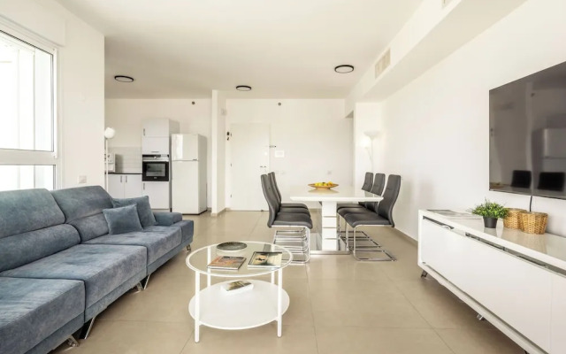 Seaside High-Rise Apt by Sea N' Rent