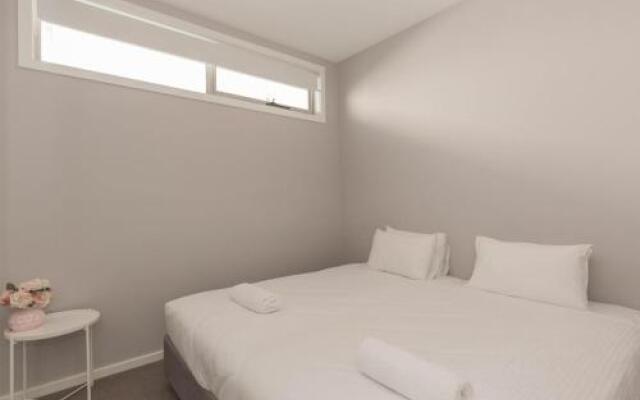 43A Twynam Street - Snowfall