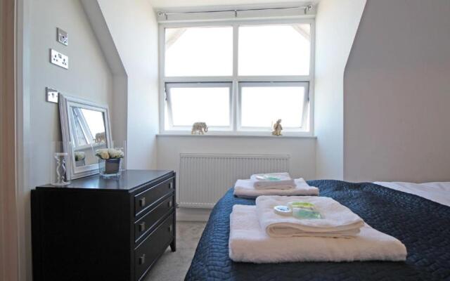 Sea front luxury apartment with sea views