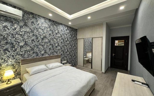 Kajaznuni Street, 3 bedrooms Luxury & Unique apartment QA444
