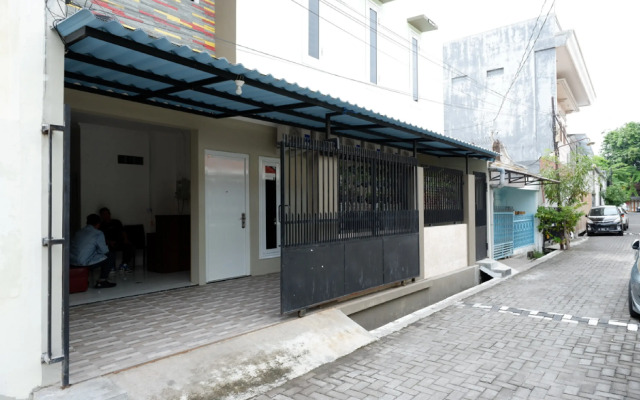 RedDoorz Hostel near Kota Lama Semarang