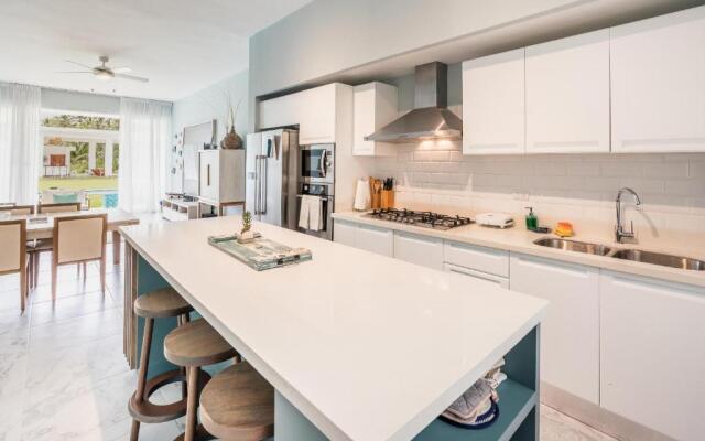Playa Bonita Amazing Condo at Lake View