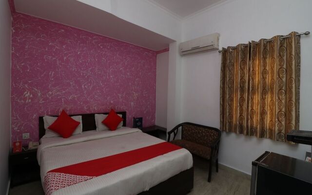 OYO 23158 Hotel The Taj